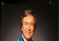 Erol Evgin, önceki gün Nişantaşı’nda bir hastaneden çıkarken görüntülendi. 